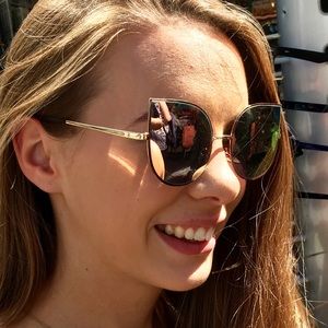 Meet your Posher, Noelle